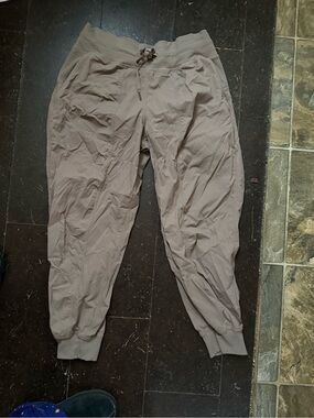 lululemon studio dance 7/8 pants callout